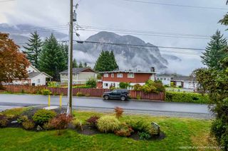 Photo 20: 1719 VISTA Crescent in Squamish: Hospital Hill House for sale in "Hospital Hill" : MLS®# R2000268