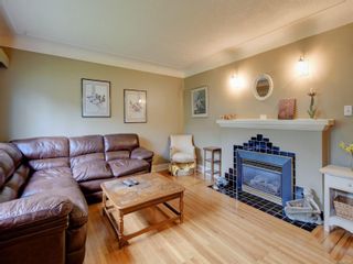 Photo 2: 660 Grenville Ave in Esquimalt: Es Rockheights House for sale : MLS®# 907726