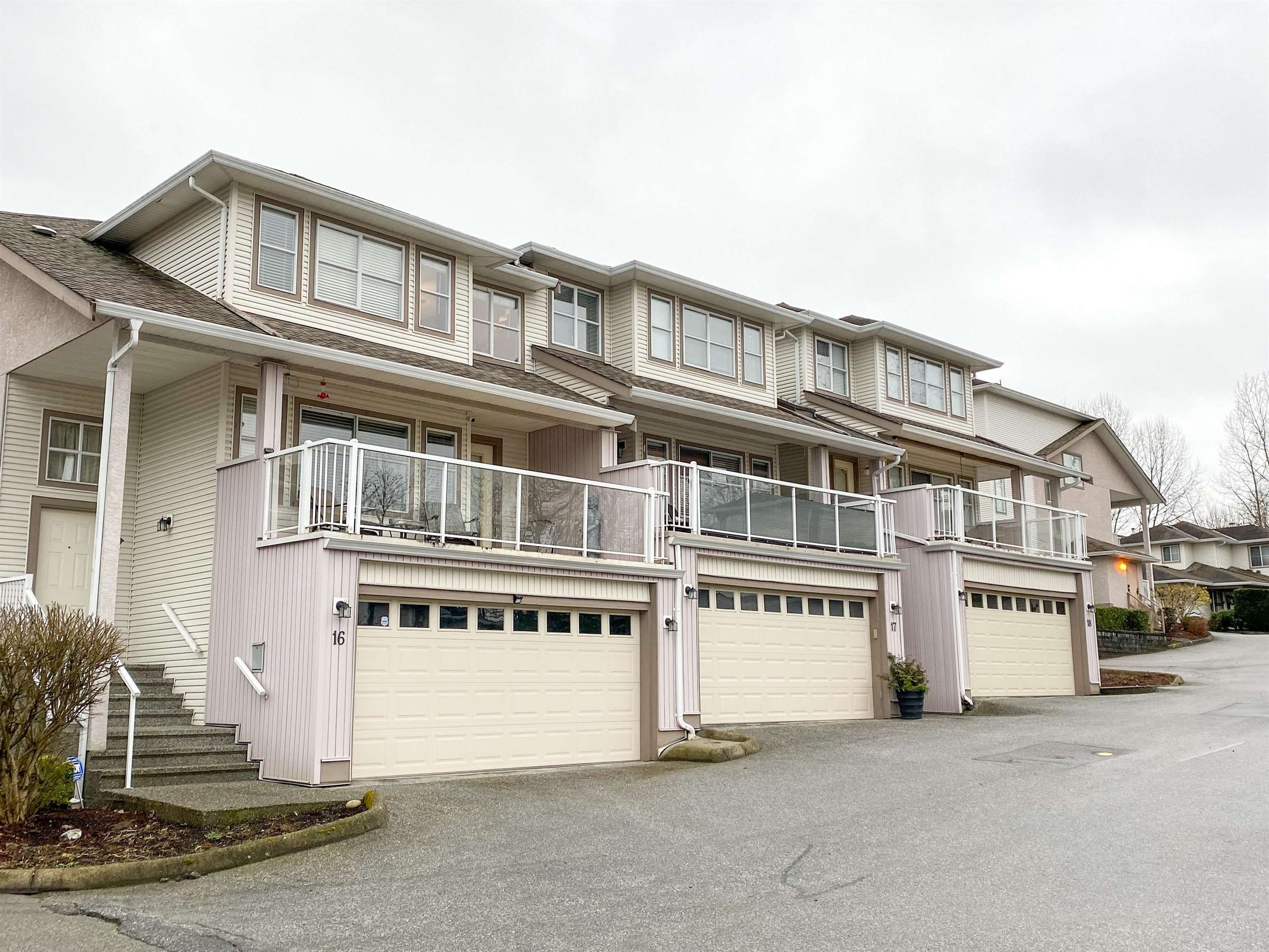 Main Photo: 17 22751 HANEY Bypass in Maple Ridge: East Central Townhouse for sale : MLS®# R2653951
