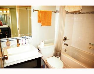 Photo 6: 302 588 12TH Street in New_Westminster: Uptown NW Condo for sale in "REGENCY" (New Westminster)  : MLS®# V787422