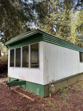 Photo 2: 18 1416 NORTH Road in Gibsons: Gibsons & Area Manufactured Home for sale in "BEARS TALE VILLAGE" (Sunshine Coast)  : MLS®# R2868845