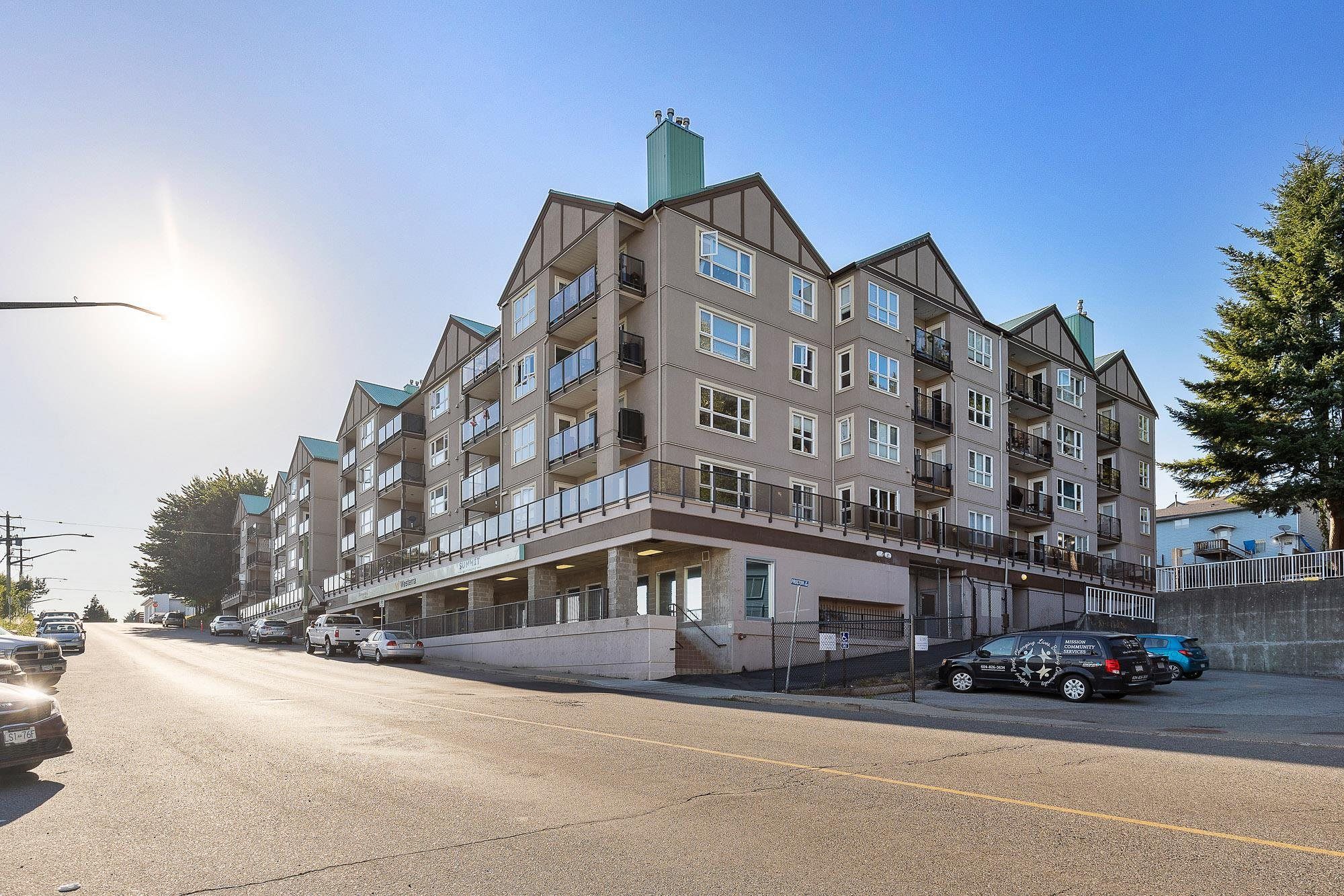 Main Photo: 316 33165 2ND Avenue in Mission: Mission BC Condo for sale in "Mission Manor" : MLS®# R2802200