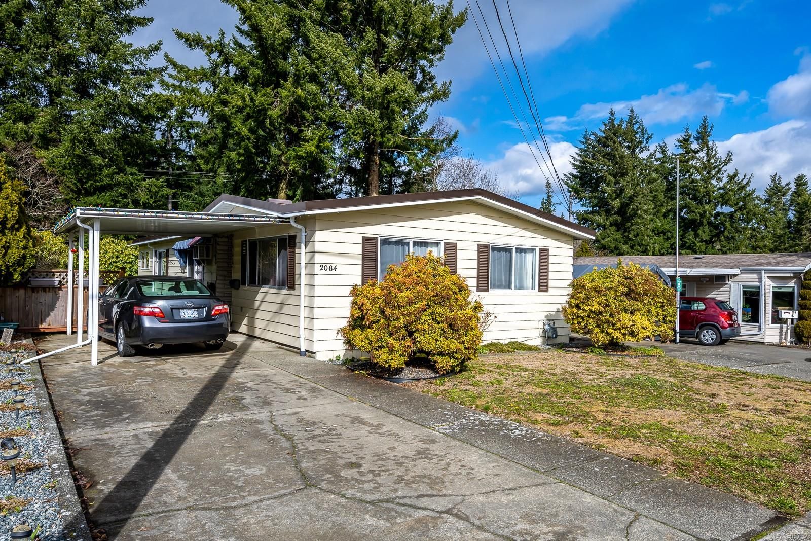 Main Photo: 2084 E 4th St in Courtenay: CV Courtenay East Manufactured Home for sale (Comox Valley)  : MLS®# 895792