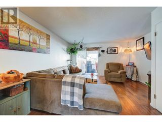 Photo 2: 1296 Lawrence Avenue in Kelowna: House for sale : MLS®# 10310884