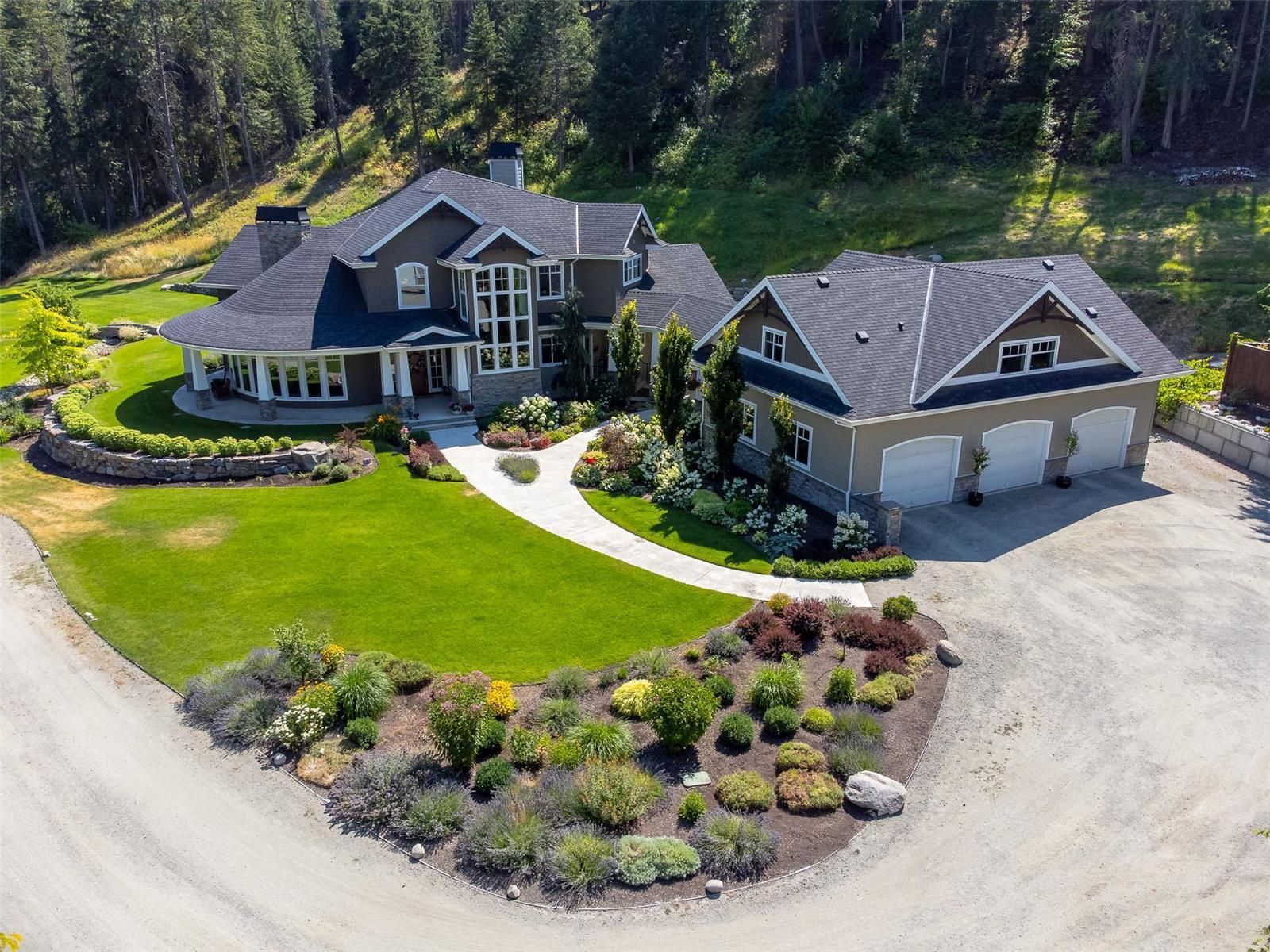 Main Photo: 5051 Paradise Valley Drive, in Peachland: House for sale : MLS®# 10275611