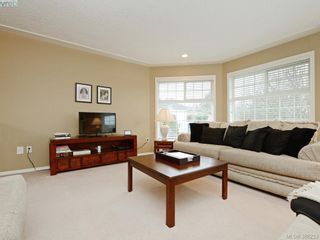Photo 3: 4001 Santa Rosa Pl in VICTORIA: SW Strawberry Vale House for sale (Saanich West)  : MLS®# 780186