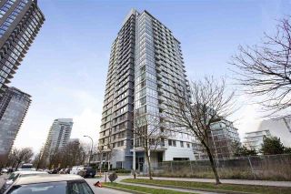 Photo 1: 1802 638 BEACH Crescent in Vancouver: Yaletown Condo for sale in "Icon" (Vancouver West)  : MLS®# R2538936