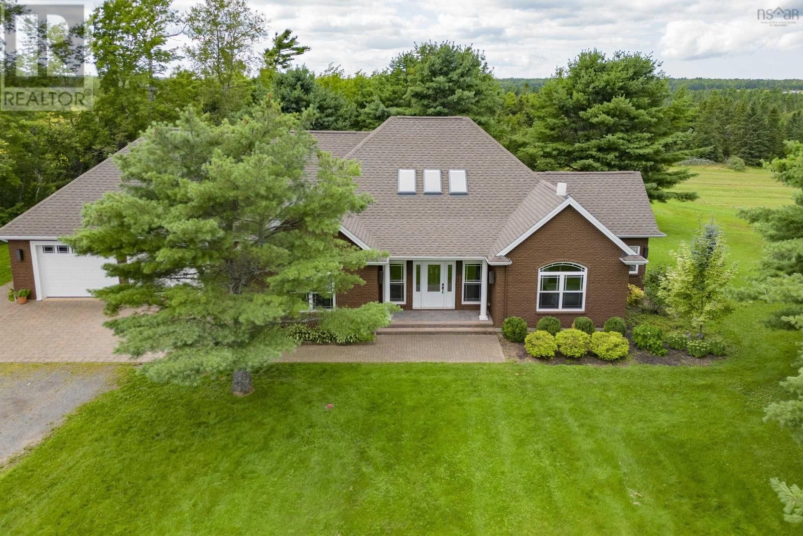 Main Photo: 817 Hunter Road in West Wentworth: House for sale : MLS®# 202319393