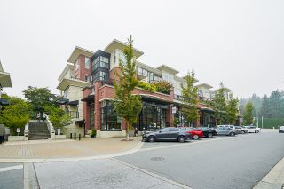 Photo 3: 210 2940 KING GEORGE Boulevard in Surrey: King George Corridor Condo for sale in "HIGH STREET" (South Surrey White Rock)  : MLS®# R2496807