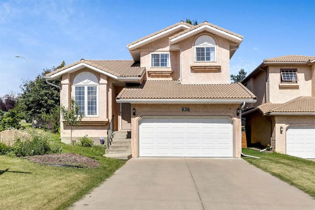 Main Photo: 836 Sierra Morena Place SW in Calgary: Signal Hill Detached for sale : MLS®# A1245351