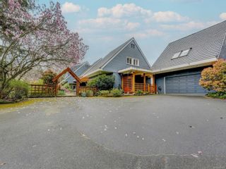 Photo 2: 6466 Oldfield Rd in Central Saanich: CS Saanichton House for sale : MLS®# 960828