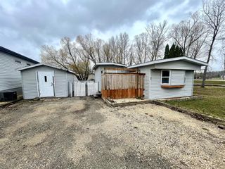 Main Photo: 2 CEDAR Crescent in St Clements: Pineridge Trailer Park Residential for sale (R02)  : MLS®# 202409831