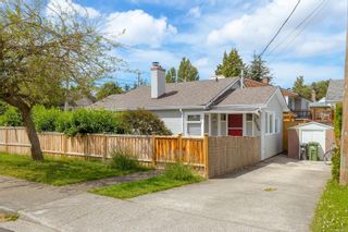 Photo 1: 2506 Roseberry Ave in Victoria: Vi Fernwood Half Duplex for sale : MLS®# 908409