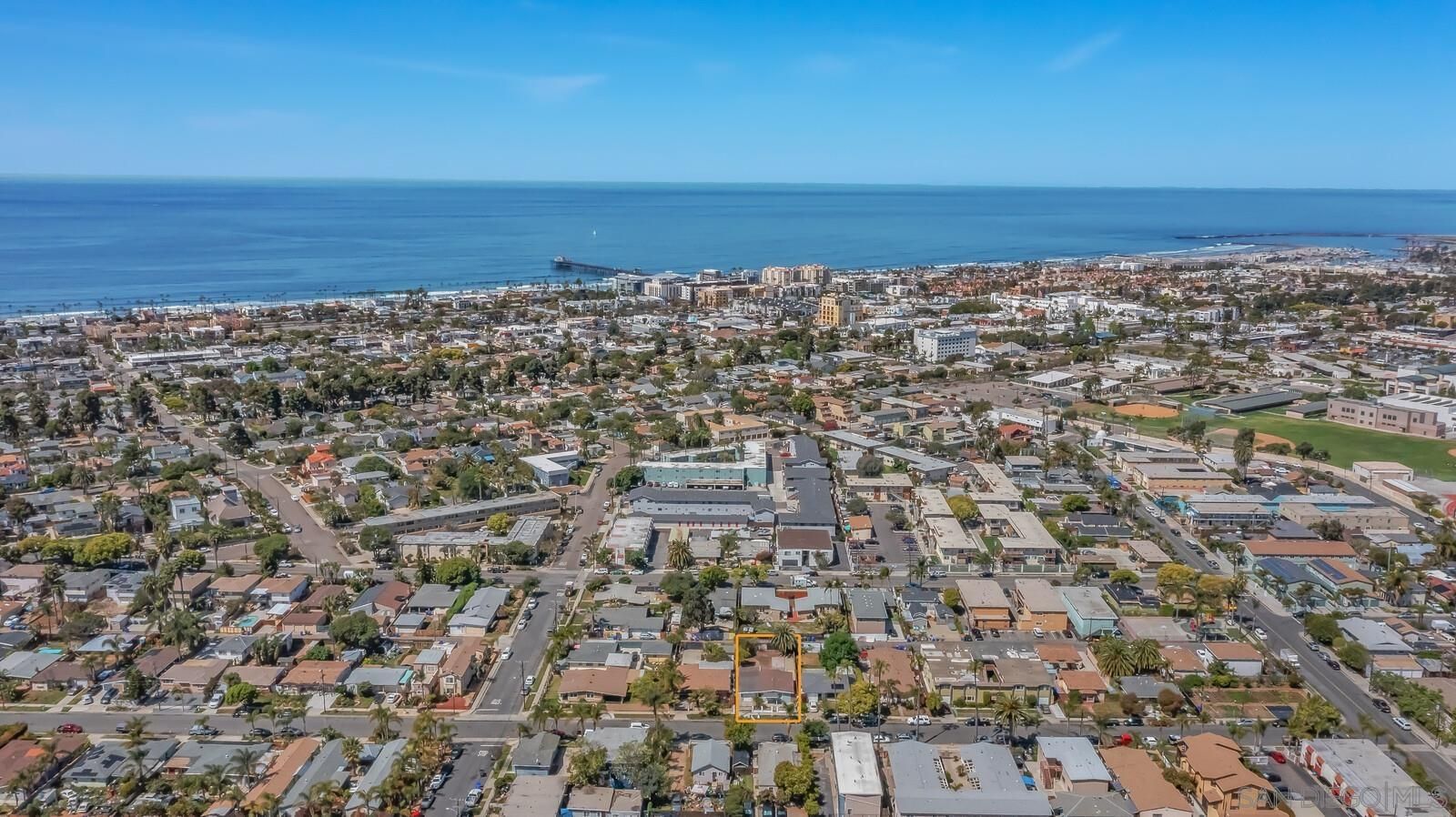 Main Photo: OCEANSIDE House for sale : 3 bedrooms : 433 Garfield St