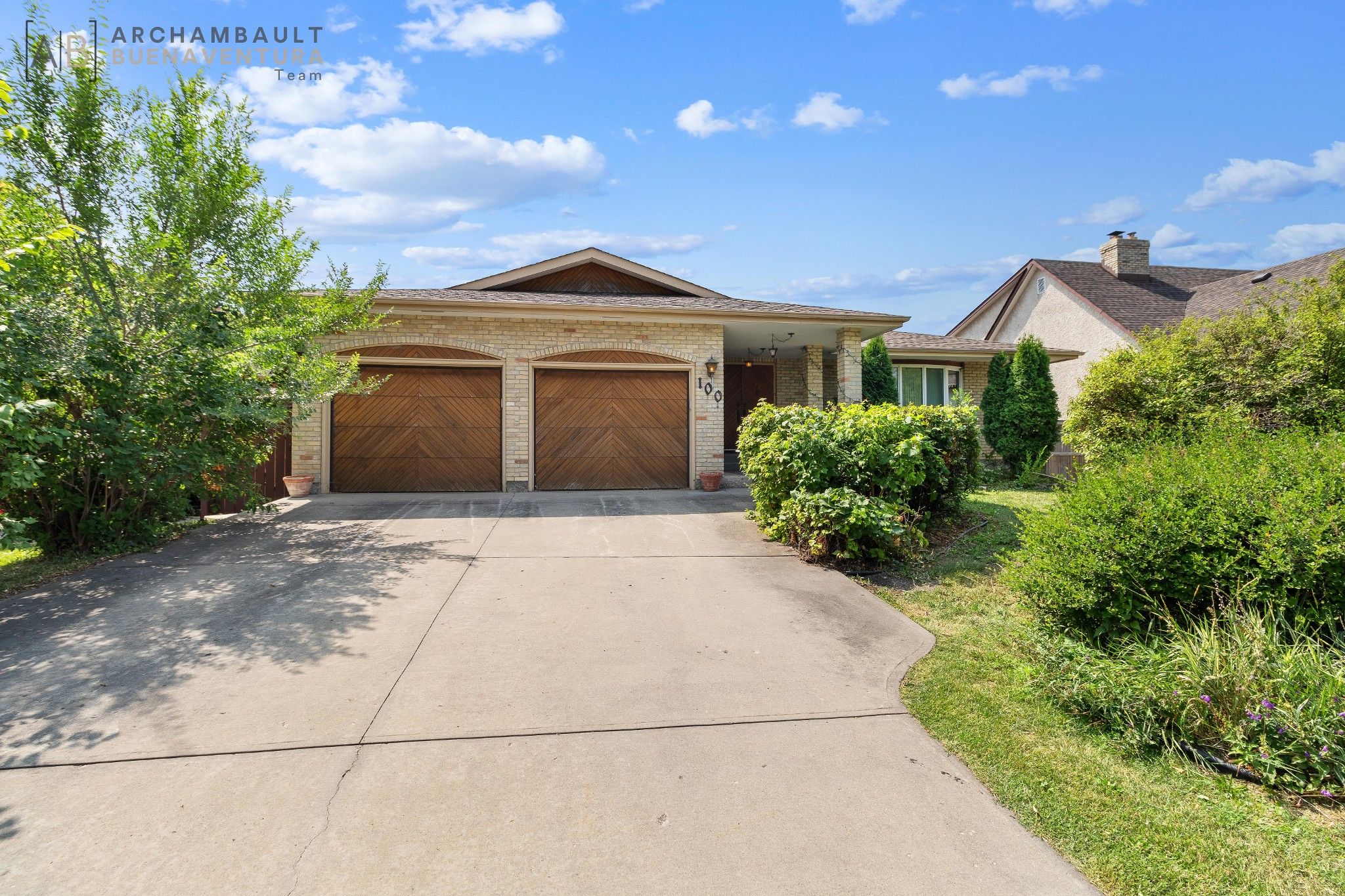 Main Photo: 100 Attache Drive in Winnipeg: Parkway Village Single Family Detached for sale (4F)  : MLS®# 202321043