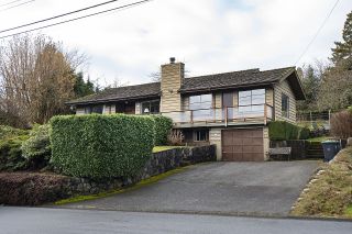 Photo 1: 731 BEACHVIEW Drive in North Vancouver: Dollarton House for sale : MLS®# R2651259
