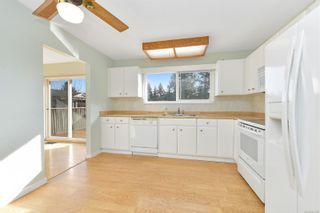 Photo 8: 1977 Blackthorn Dr in Central Saanich: CS Saanichton House for sale : MLS®# 954736