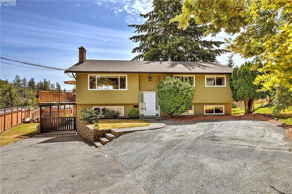 Main Photo: 3361 Willowdale Rd in VICTORIA: Co Triangle House for sale (Colwood)  : MLS®# 791477
