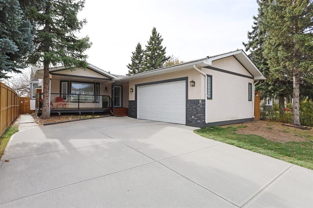 Main Photo: 715 Hunterston Road NW in Calgary: Huntington Hills Detached for sale : MLS®# A1171530