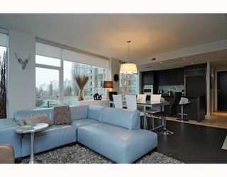 Photo 3: 605 1455 HOWE Street in Vancouver: False Creek North Condo for sale in "POMARIA" (Vancouver West)  : MLS®# V798915