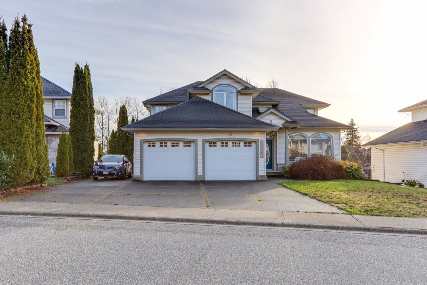 Main Photo: 30896 SANDPIPER Drive in Abbotsford: Abbotsford West House for sale : MLS®# R2754923