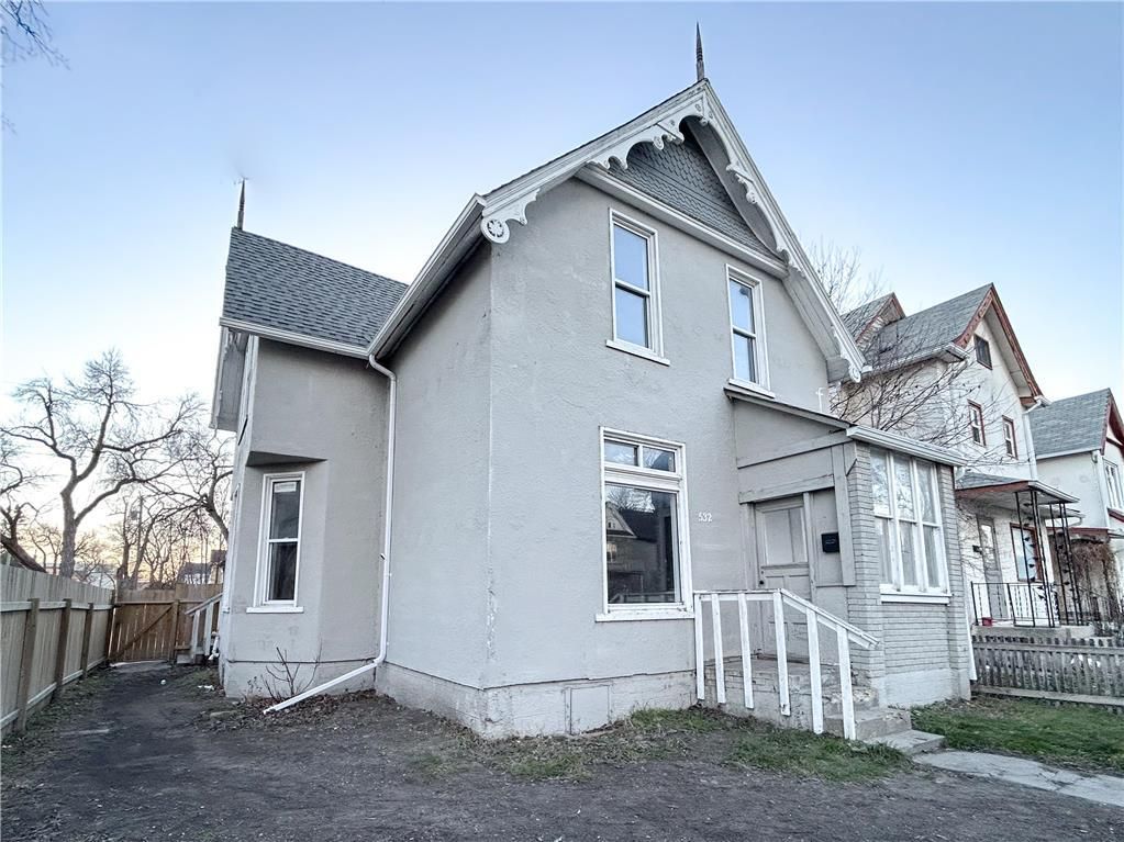Main Photo: 532 William Avenue in Winnipeg: West End Residential for sale (5A)  : MLS®# 202402869