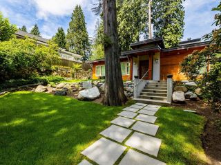 Photo 1: 672 E ST. JAMES Road in North Vancouver: Upper Lonsdale House for sale : MLS®# R2702368