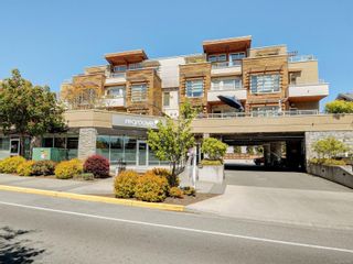 Photo 1: 207 7161 West Saanich Rd in Central Saanich: CS Brentwood Bay Condo for sale : MLS®# 904099