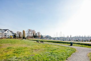 Photo 16: 336 5700 ANDREWS Road in Richmond: Steveston South Condo for sale in "RIVERS REACH" : MLS®# R2417325