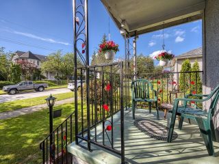 Photo 4: 225 OSBORNE Avenue in New Westminster: GlenBrooke North House for sale in "GLENBROOKE NORTH" : MLS®# R2735493