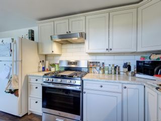 Photo 4: 6991 East Saanich Rd in Central Saanich: CS Tanner House for sale : MLS®# 932291
