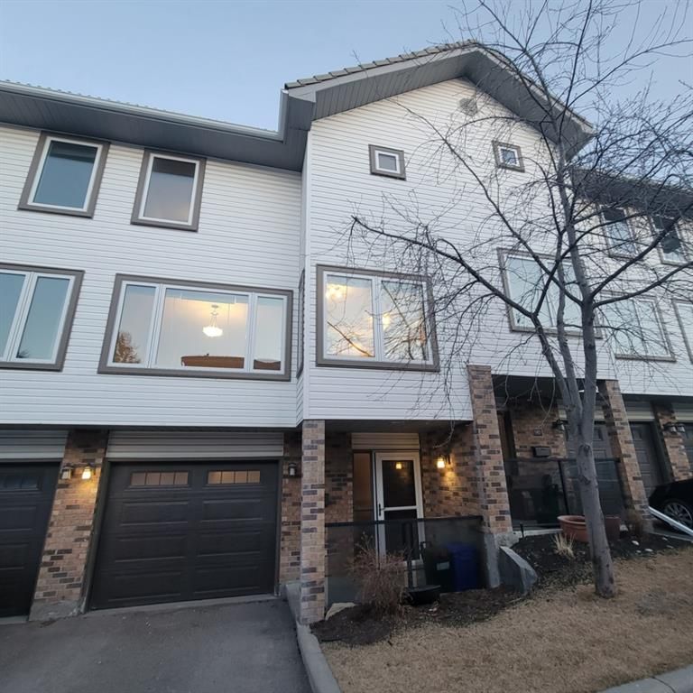 Main Photo: 88 Coachway Gardens SW in Calgary: Coach Hill Row/Townhouse for sale : MLS®# A1205157