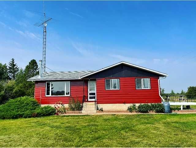 Main Photo: 39202 RR 111 in Rural Paintearth No. 18, County of: Rural Paintearth County Detached for sale : MLS®# A2073230