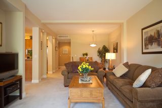 Photo 3: 33 16655 64 Avenue in Surrey: Cloverdale BC Townhouse for sale in "Ridgewoods Estates" (Cloverdale)  : MLS®# F1013342