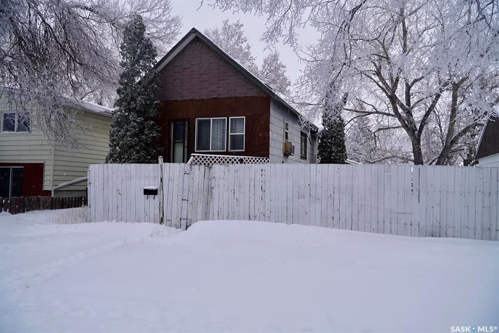 Main Photo: 345 Lorne Street in Regina: Highland Park Residential for sale : MLS®# SK917250