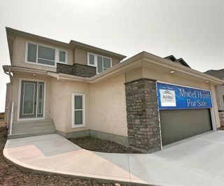 Photo 1: 97 McCrindle Bay in Winnipeg: House for sale : MLS®# 202402364