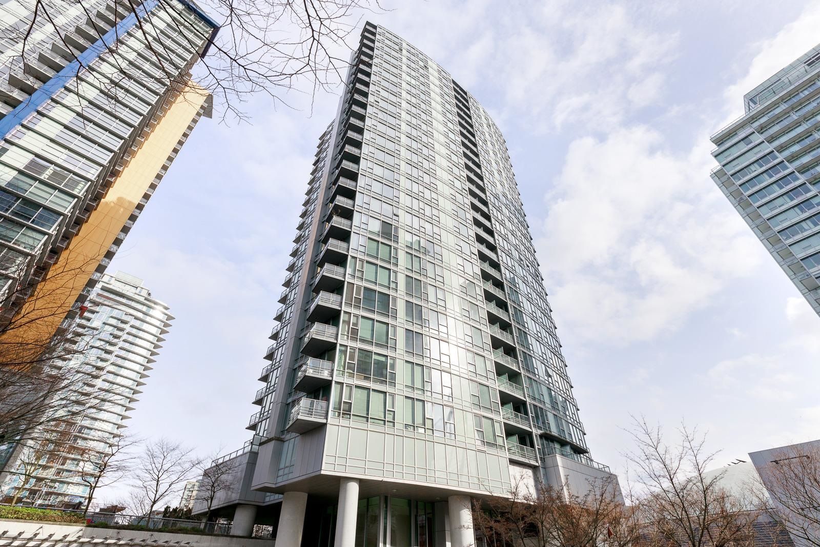 Main Photo: 705 131 REGIMENT Square in Vancouver: Downtown VW Condo for sale (Vancouver West)  : MLS®# R2768139