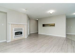 Photo 8: 203 15466 NORTH BLUFF Road: White Rock Condo for sale in "THE SUMMIT" (South Surrey White Rock)  : MLS®# R2371084