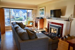 Photo 2: 2625 WILLIAM Street in Vancouver: Renfrew VE House for sale (Vancouver East)  : MLS®# R2354024