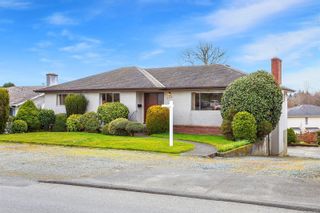 Photo 1: 629 Kenneth St in Saanich: SW Glanford House for sale (Saanich West)  : MLS®# 897248