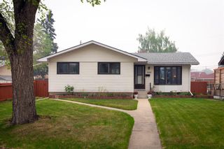 Photo 1: 2002 33 Street SE in Calgary: Southview Detached for sale : MLS®# A2049680