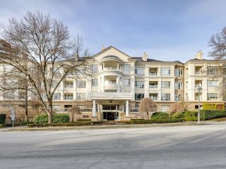 Photo 2: 424 5735 HAMPTON Place in Vancouver: University VW Condo for sale in "THE BRISTOL" (Vancouver West)  : MLS®# R2872542