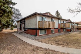 Photo 1: 21 5 Acadia Road W: Lethbridge Row/Townhouse for sale : MLS®# A1218628