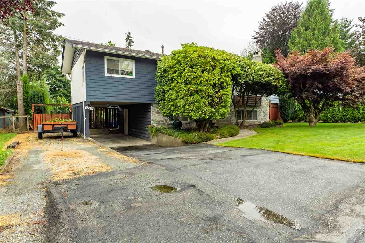 Main Photo: 22925 ST.ANDREWS AVENUE in : Fort Langley House for sale : MLS®# R2481234