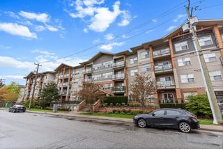 Photo 3: 112 20219 54A Avenue in Langley: Langley City Condo for sale : MLS®# R2869334