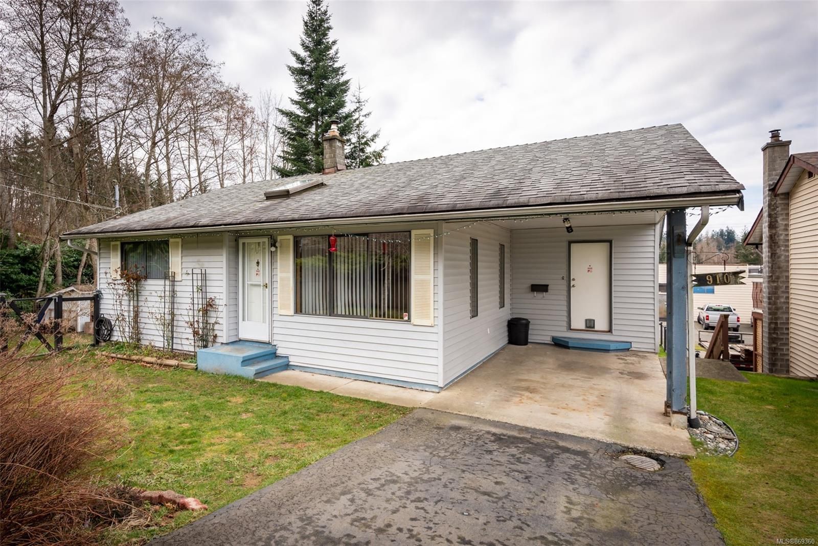 Main Photo: 910 Hemlock St in Campbell River: CR Campbell River Central House for sale : MLS®# 869360