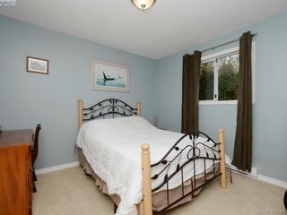 Photo 15: 1279 Lidgate Crt in VICTORIA: SW Strawberry Vale House for sale (Saanich West)  : MLS®# 811754