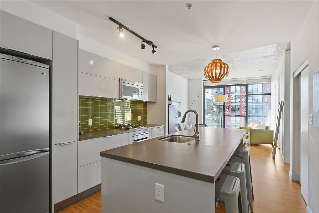 Photo 4: Photos: 2907 108 W CORDOVA Street in Vancouver: Downtown VW Condo for sale in "WOODWARDS W32" (Vancouver West)  : MLS®# R2343947