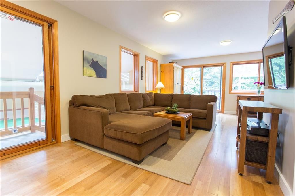 Photo 5: Photos: 40254 Kintyre Drive in Squamish: Garibaldi Highlands House for sale : MLS®# R2072857	