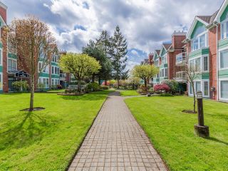 Photo 2: 209 1675 AUGUSTA Avenue in Burnaby: Simon Fraser Univer. Condo for sale in "AUGUSTA SPRINGS" (Burnaby North)  : MLS®# R2682000